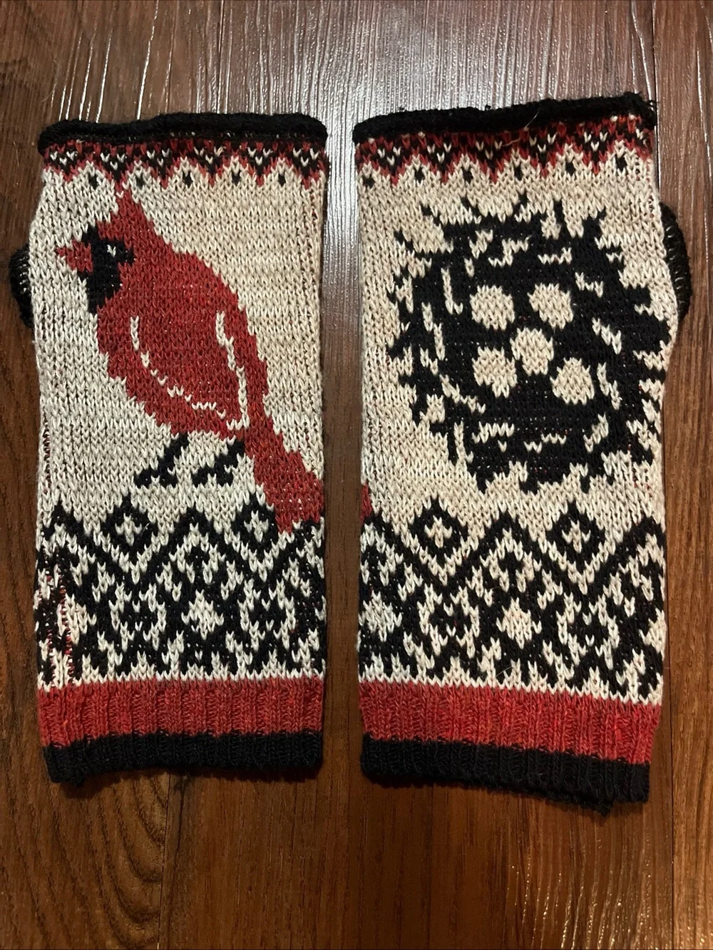 Cardinal Knit Bird Pattern Women’s Fingerless Gloves - Red and Cream